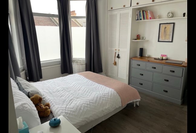 HUGE Double Room  - Bills Incl.- Rent Negotiable Main Photo