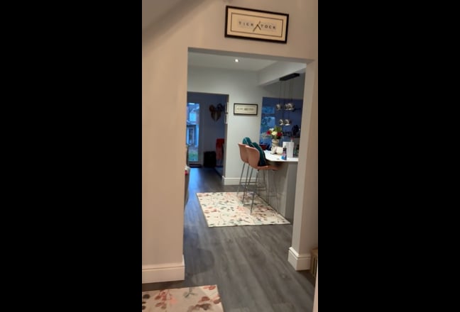 Beautiful room available in Poets Corner! Main Photo