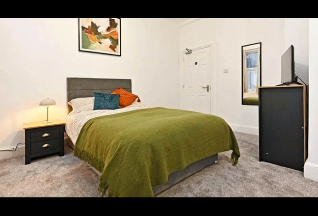 4BR Room at Newcastle Under-lyme Stoke Main Photo