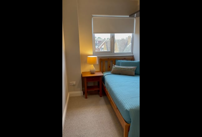 Single room with good bus links  Main Photo