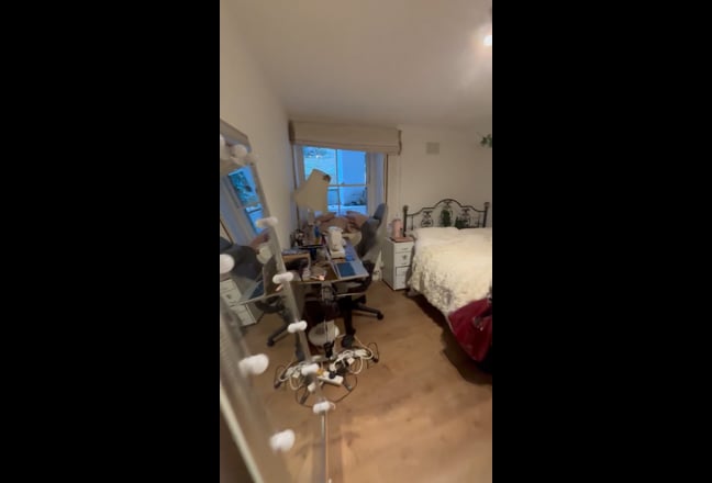 Sharing Quiet Flat W 1 Girl! Main Photo