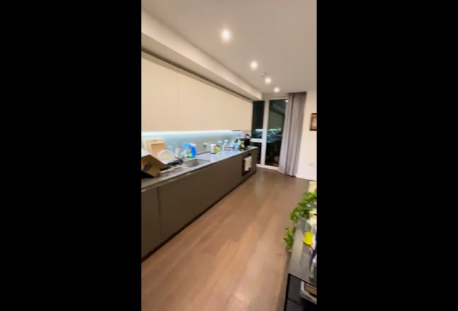 Double Room with En-Suite in Modern East Village  Main Photo