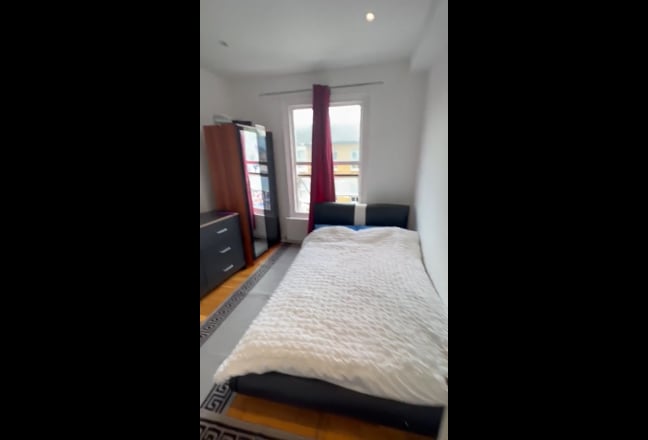 2 Bed Lovely Flat, Victoria Park Main Photo