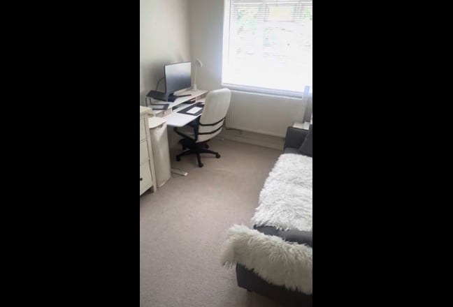 Cozy Double Room in Peaceful Putney Heath Flat  Main Photo