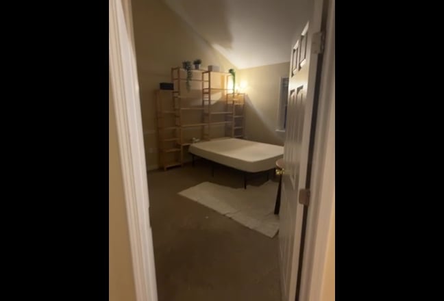 Waterfront Large Room Avail w/ Gym, Laundry Main Photo