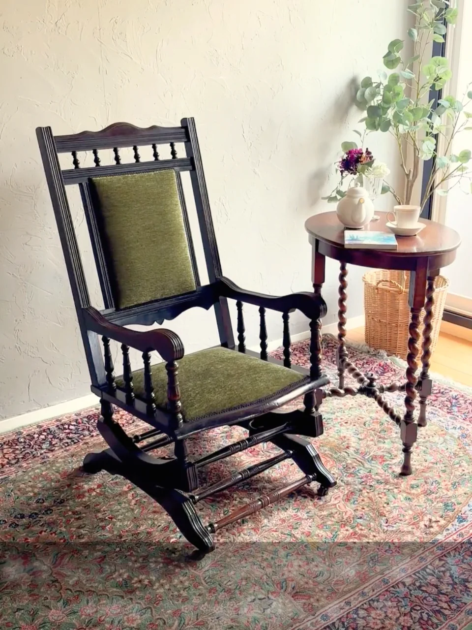 とってもめずらしいアンティークの揺り椅子、イギリスから届いた