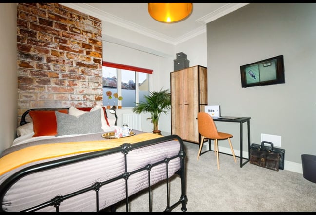 Ensuite room in Sociable & Professional houseshare Main Photo