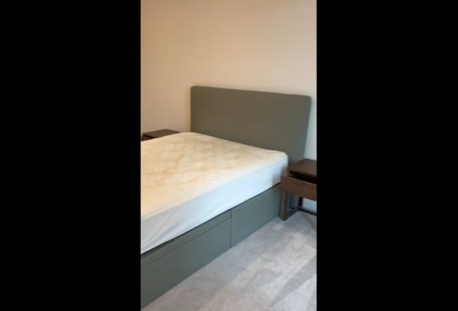 Large En-Suite Room | New Victoria Main Photo