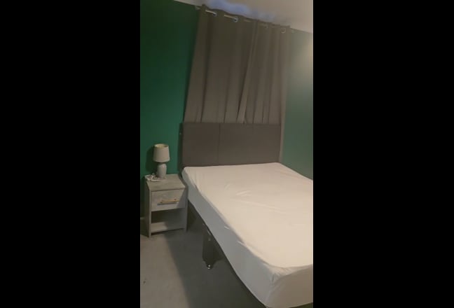 Double furnished room available. Main Photo