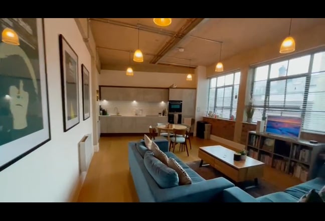 Ensuit in the JQ Main Photo