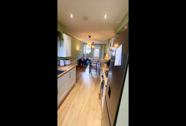 Refurbished 2-Bed Flat w/ Garden & Parking 6 Month Main Photo