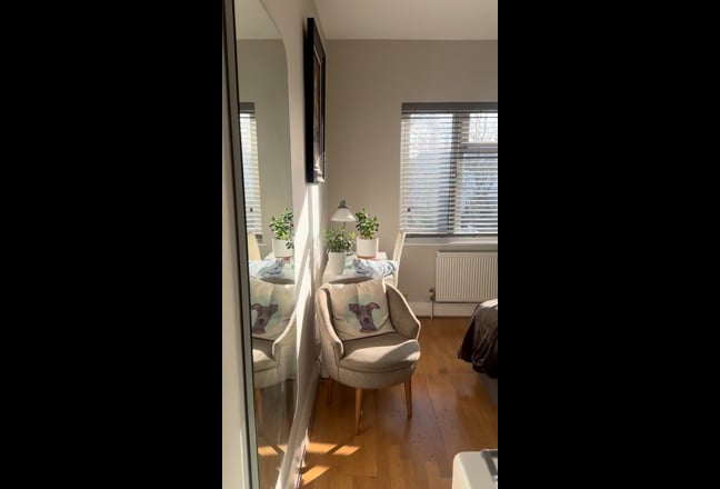 Large Double Room ( Femaies preferred )  Main Photo