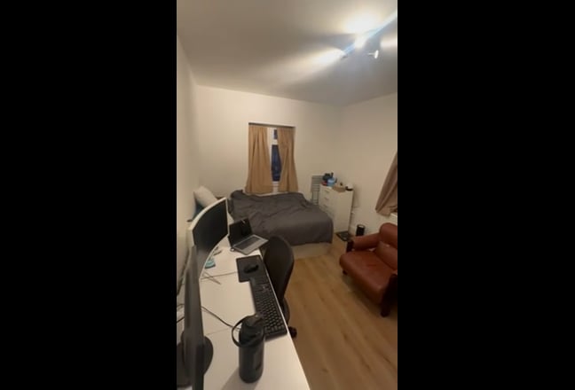 Gr8 location - room @FInchley rd on 10/01/26 Main Photo