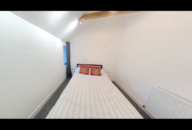 New refurb - Close to town centre and city links Main Photo