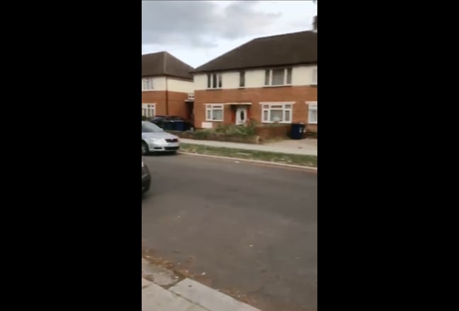 Large Double Bed Room – Central Line Main Photo