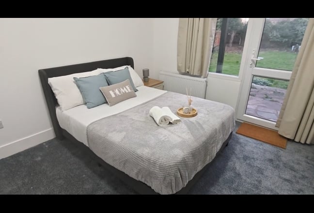 Large Double Ensuite 1min to station | Bills Inclu Main Photo