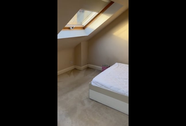 Spacious Double en suite room  Main Photo