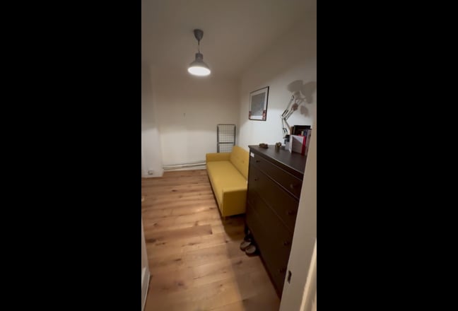 Double bedroom with garden (Earls Court) Main Photo