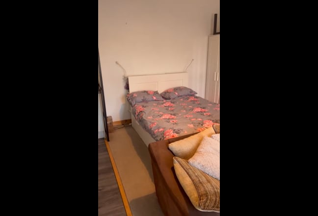 Fully self contained studio for rent in Glasgow Main Photo