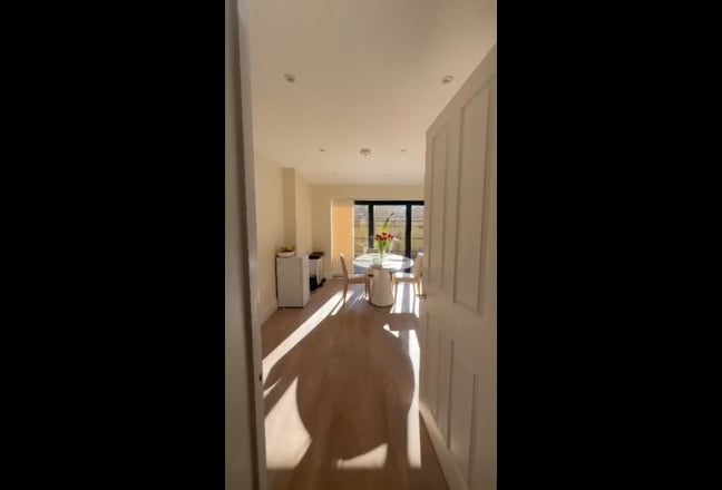 Double Rooms, Beautiful W13 House, 10 min Station Main Photo