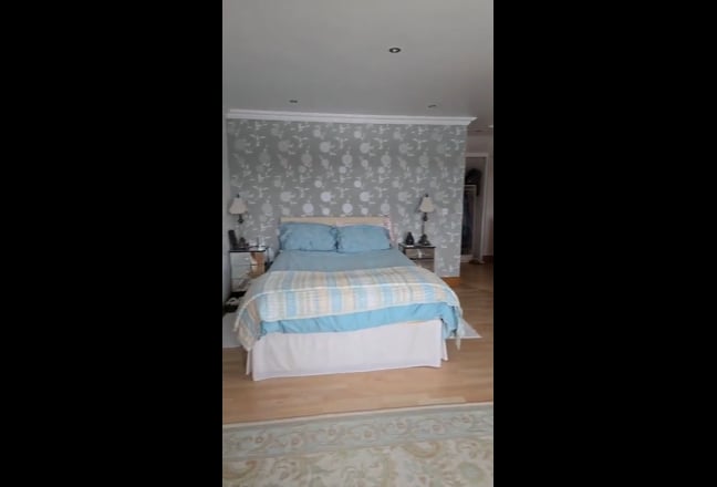 Quiet ensuite large bedroom in country house close Main Photo