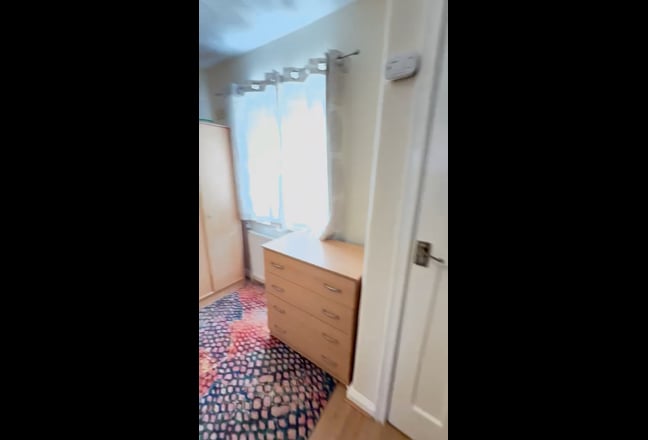 🌟 Cosy Semi-Double Room, Bills Included East Ham Main Photo