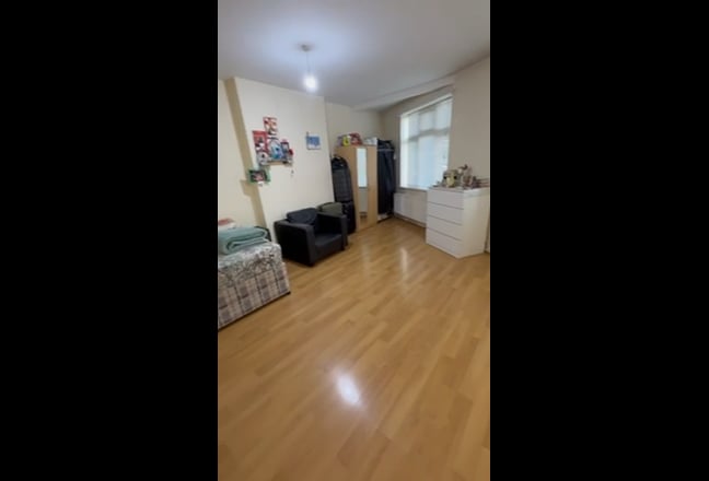 Spacious Double Room  Main Photo