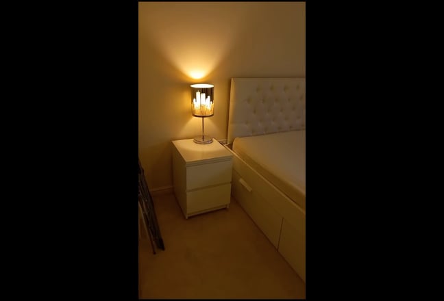 Ensuit Double room &pound;550 inclusive bill Main Photo