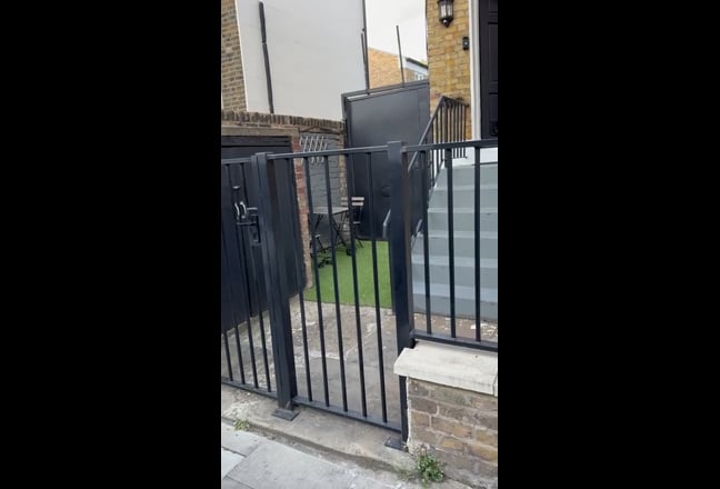 1 double bed and private home office  Main Photo