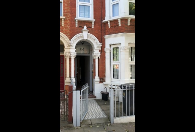 Fab 2 bed flat on Norfolk House Rd Streatham Hill Main Photo