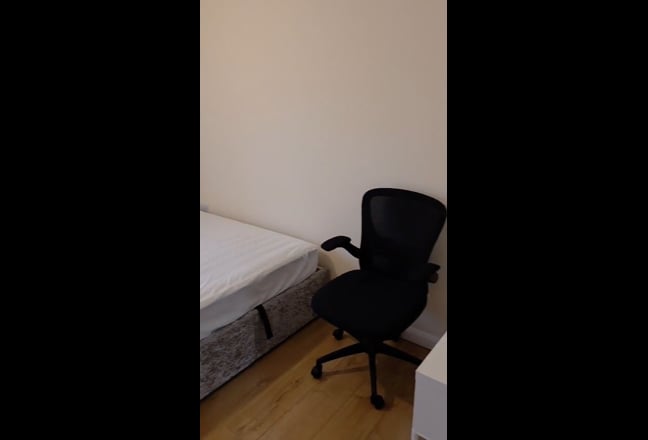 Double ensuite bedroom available Cambri  Main Photo