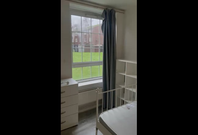 Room in Zone 1 (Takeover contract) - Central East Main Photo