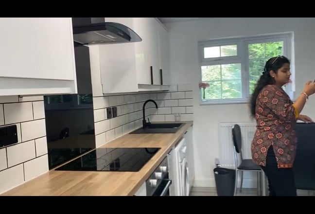 Bright double room available – replacement tenant Main Photo