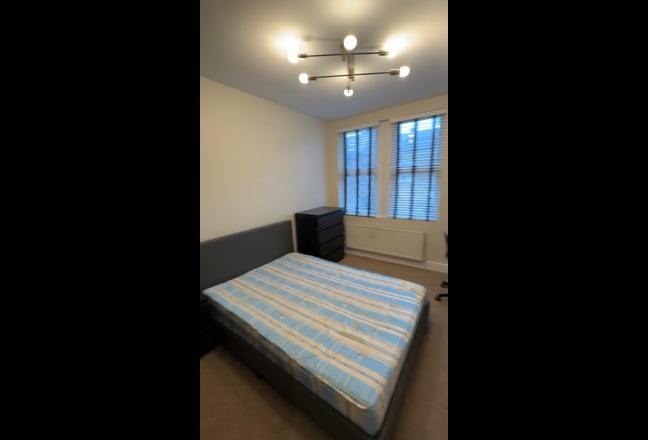 Amazing 3 bedroom / 2 bathroom first floor flat  Main Photo