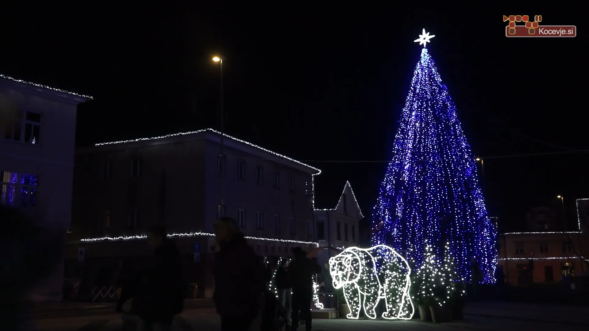 Praznična okrasitev in novoletna smreka