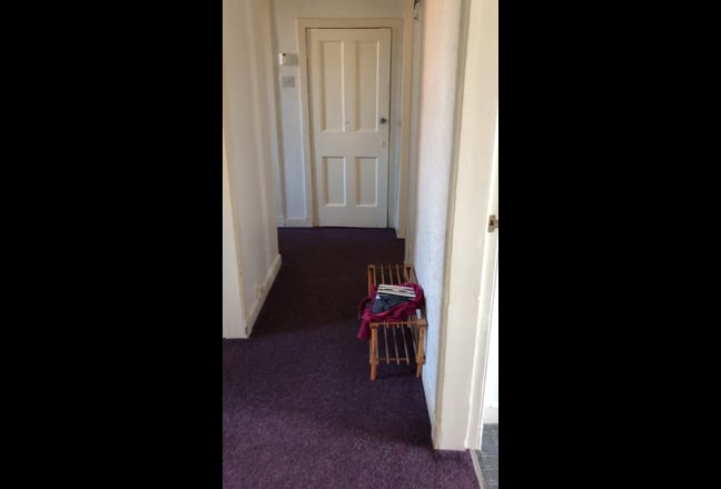 1  room available in 2 bedroomed flat Main Photo