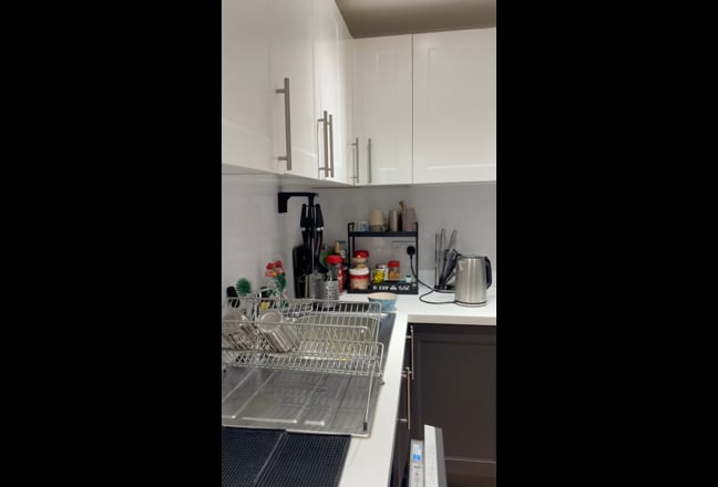 Zone 2- Double bedroom in a friendly house Main Photo