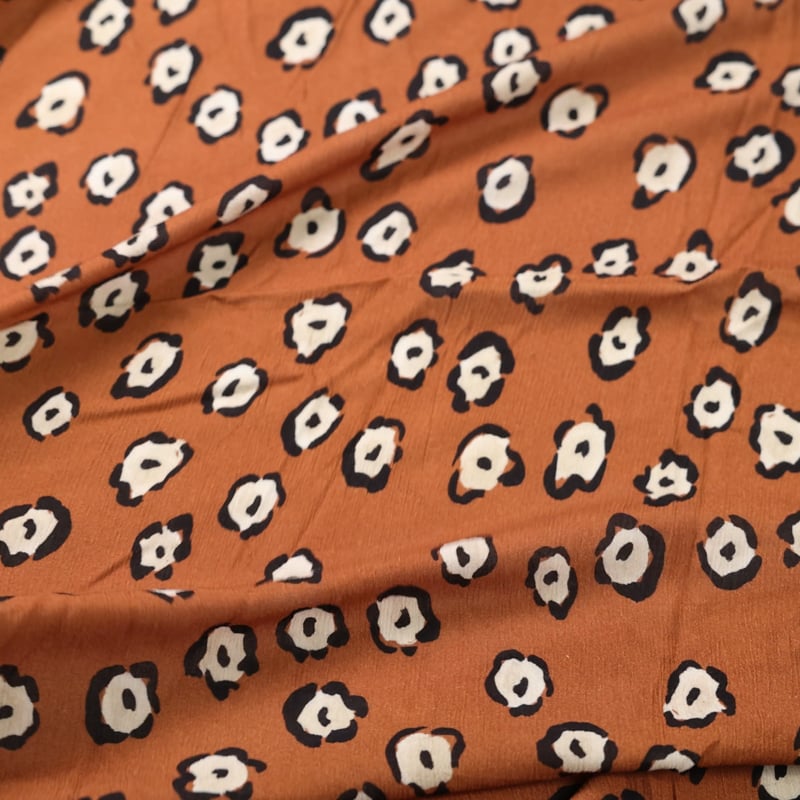 Vidéo: Étoffe crinckle 100% viscose – Jaguar marron