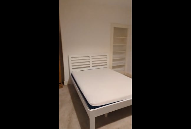 Massive Double Room available Surrey Quays Main Photo