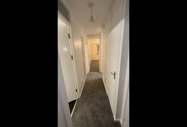 Stylish 1 Bedroom Flat - Fully Furnished Main Photo