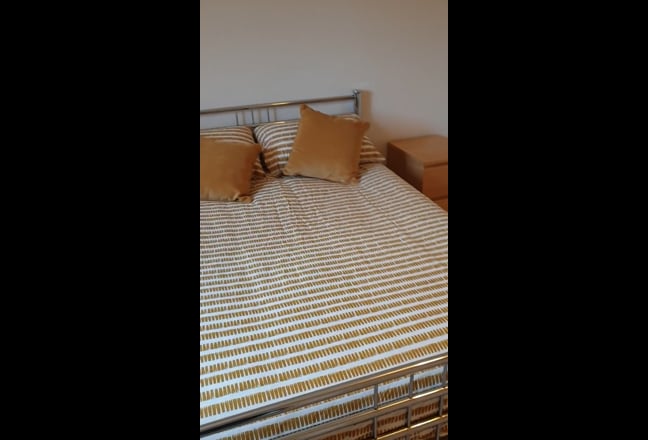 Quiet house - Double room w/shared bathroom Main Photo