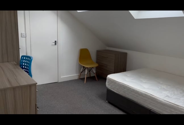 +++ One double bed in two beds flat  +++ Main Photo