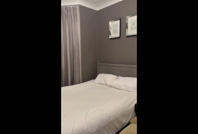 Double Room single or couples Main Photo