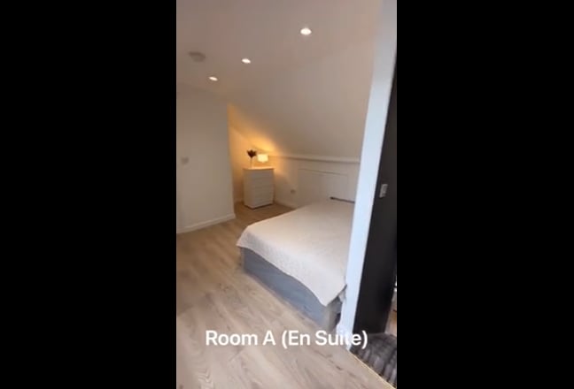 Large Double Room with En-suite Main Photo
