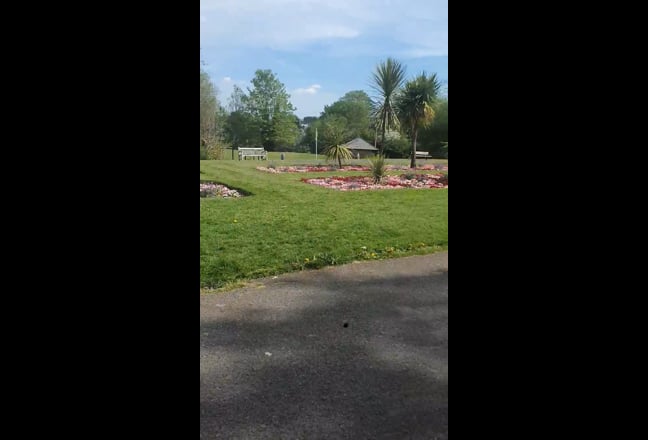 Large double room in family home +personal kitchen Main Photo