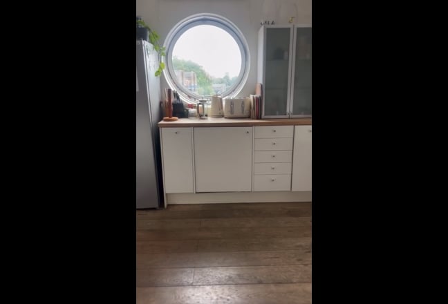 Room in Wapping river view flat, 10th February   Main Photo