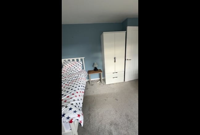 Lovely bright room in friendly house  Main Photo