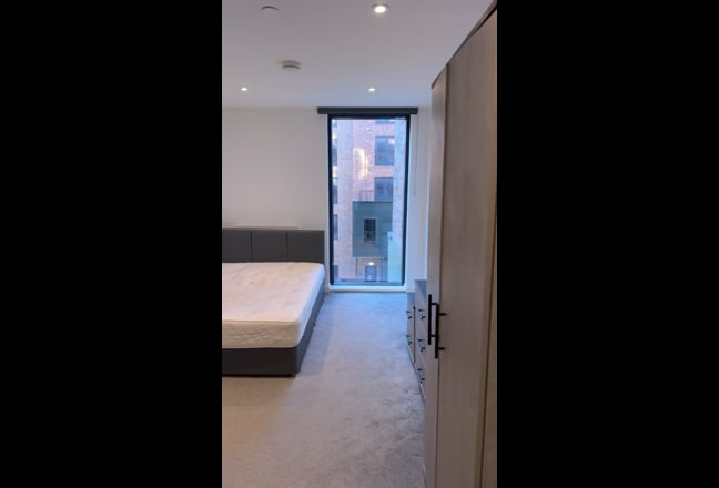 Ensuite Room Main Photo