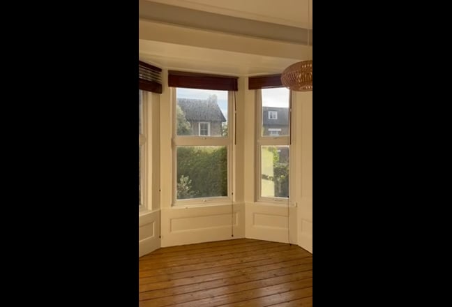  Spacious, bright, one bedroom flat in SE20 Main Photo