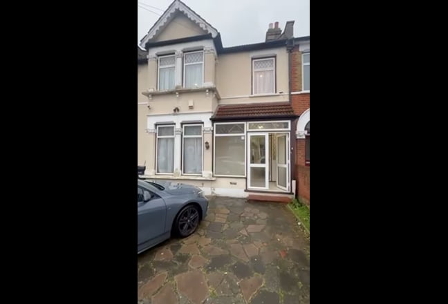 4 Bed Available  Main Photo